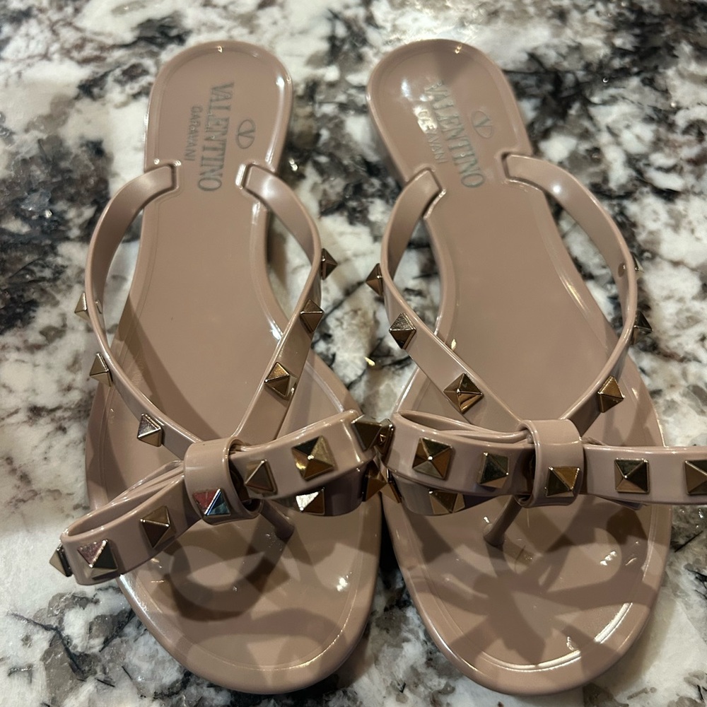 Valentino Garavani Nude Pink Rockstud Bow Jelly Sandals - Glossy Blush, size 36